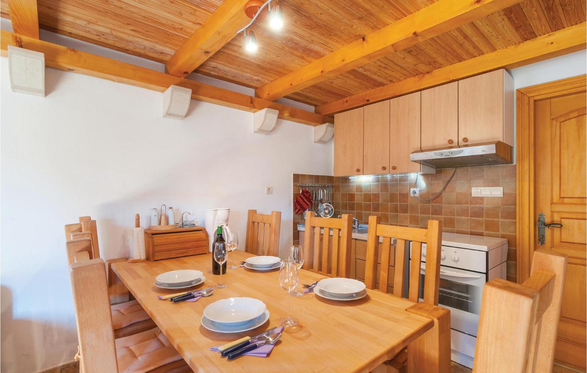 1 Bedroom Awesome Home In Postira Exterior foto