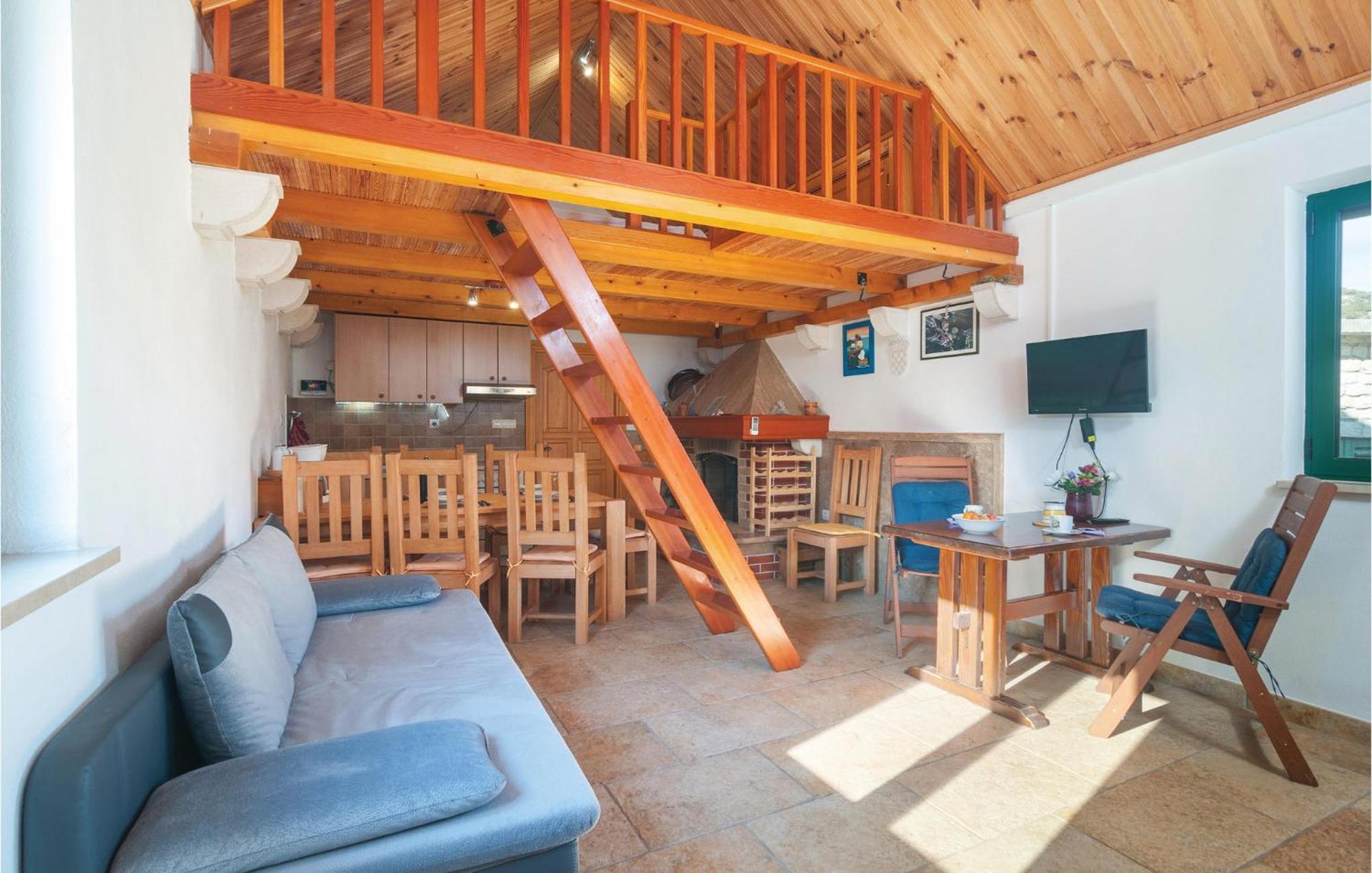 1 Bedroom Awesome Home In Postira Exterior foto